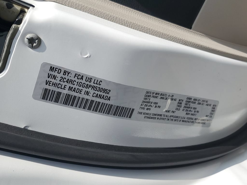 Used 2023 Chrysler Pacifica Limited FWD image 30