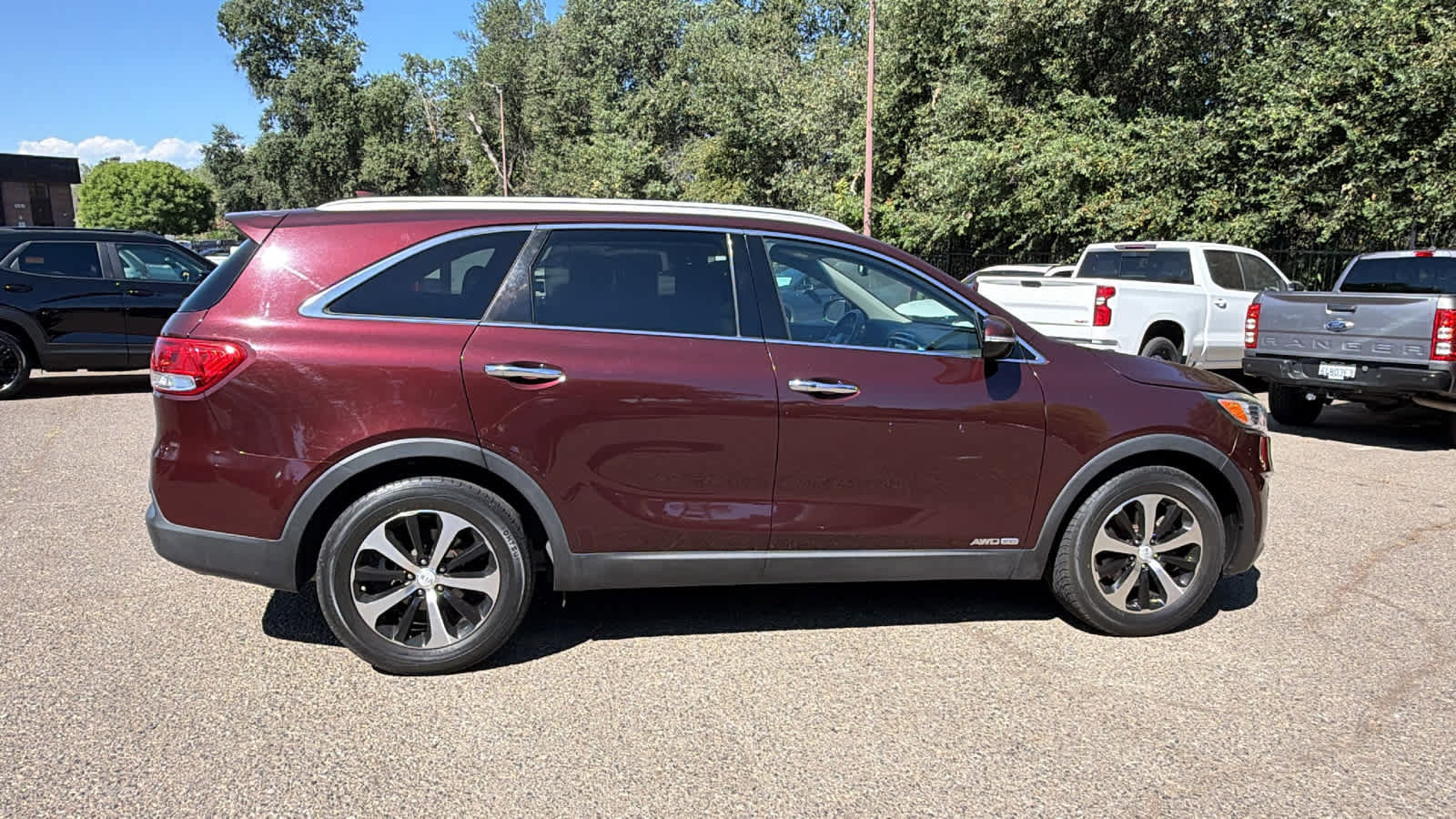 Used 2017 Kia Sorento EX w/ EX V6 Premium Package AWD/4WD image 4