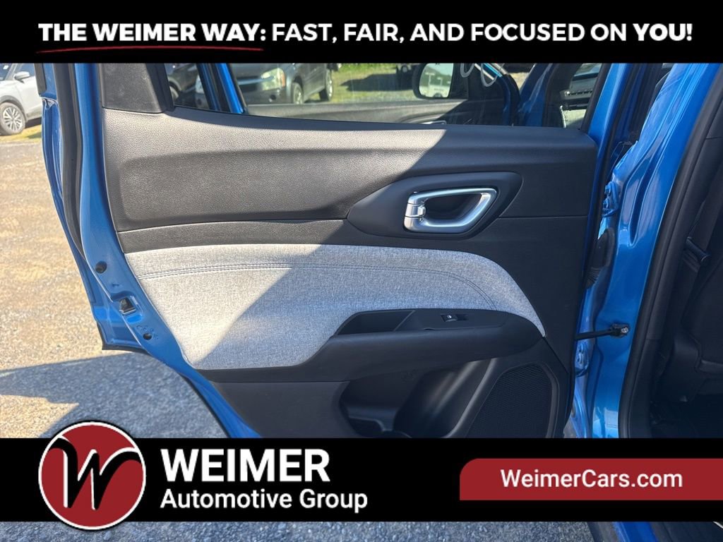 Used 2024 Jeep Compass Latitude AWD/4WD image 10