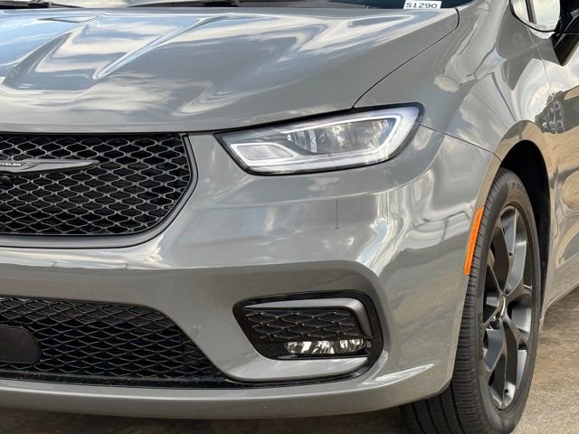 Used 2025 Chrysler Pacifica Limited image 11