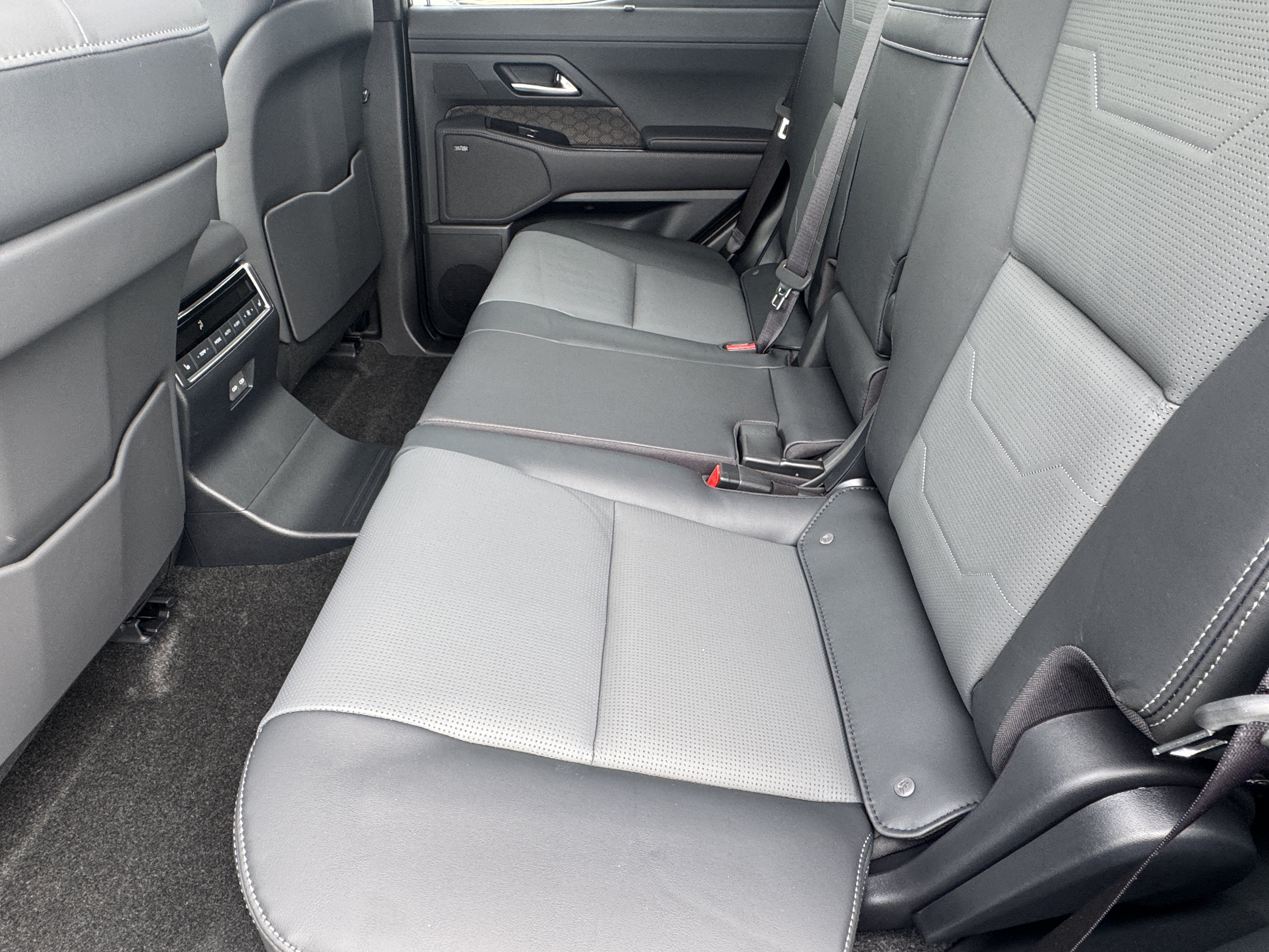 New 2026 Lexus GX 550 w/ Accessory Package (2T) AWD/4WD image 31
