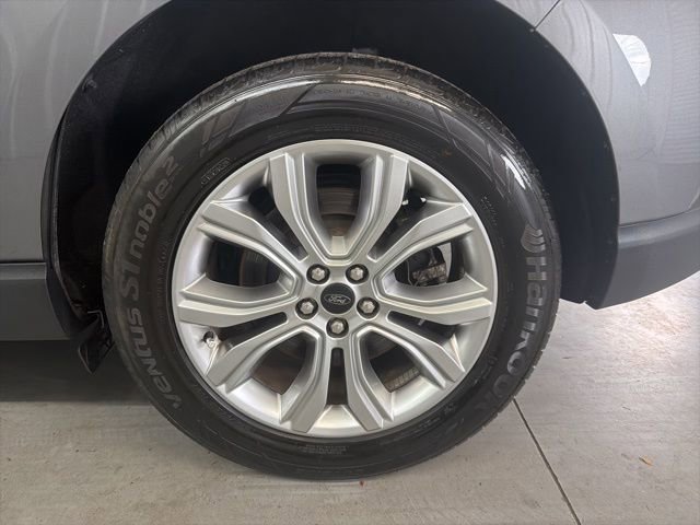 Used 2024 Ford Edge Titanium image 9