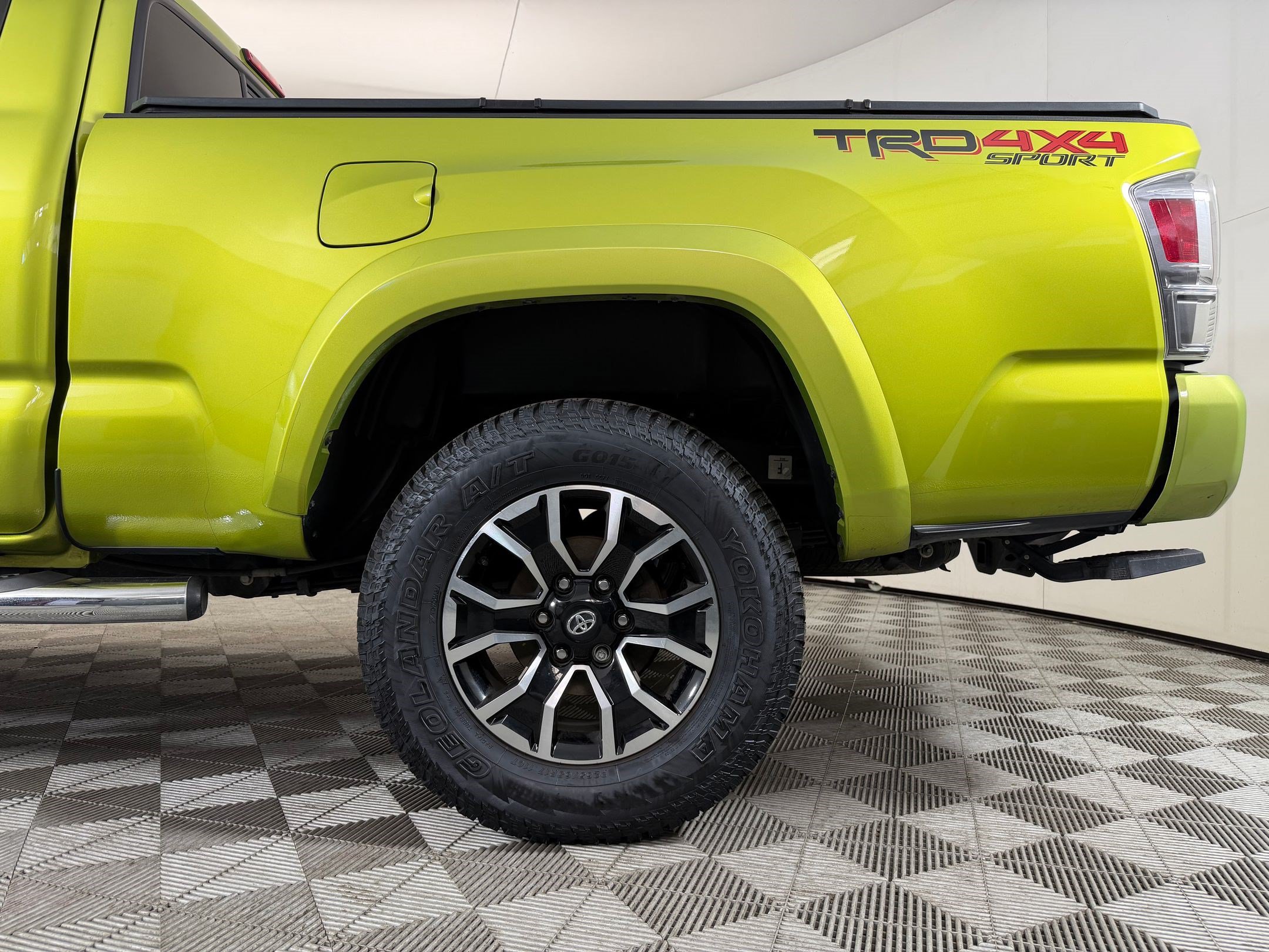 Used 2023 Toyota Tacoma TRD Sport w/ TRD Premium Sport Package AWD/4WD image 30