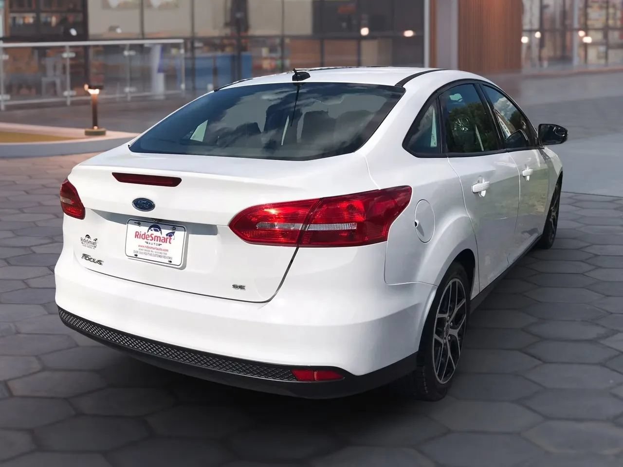 Used 2018 Ford Focus SE w/ SE Appearance Package FWD image 7