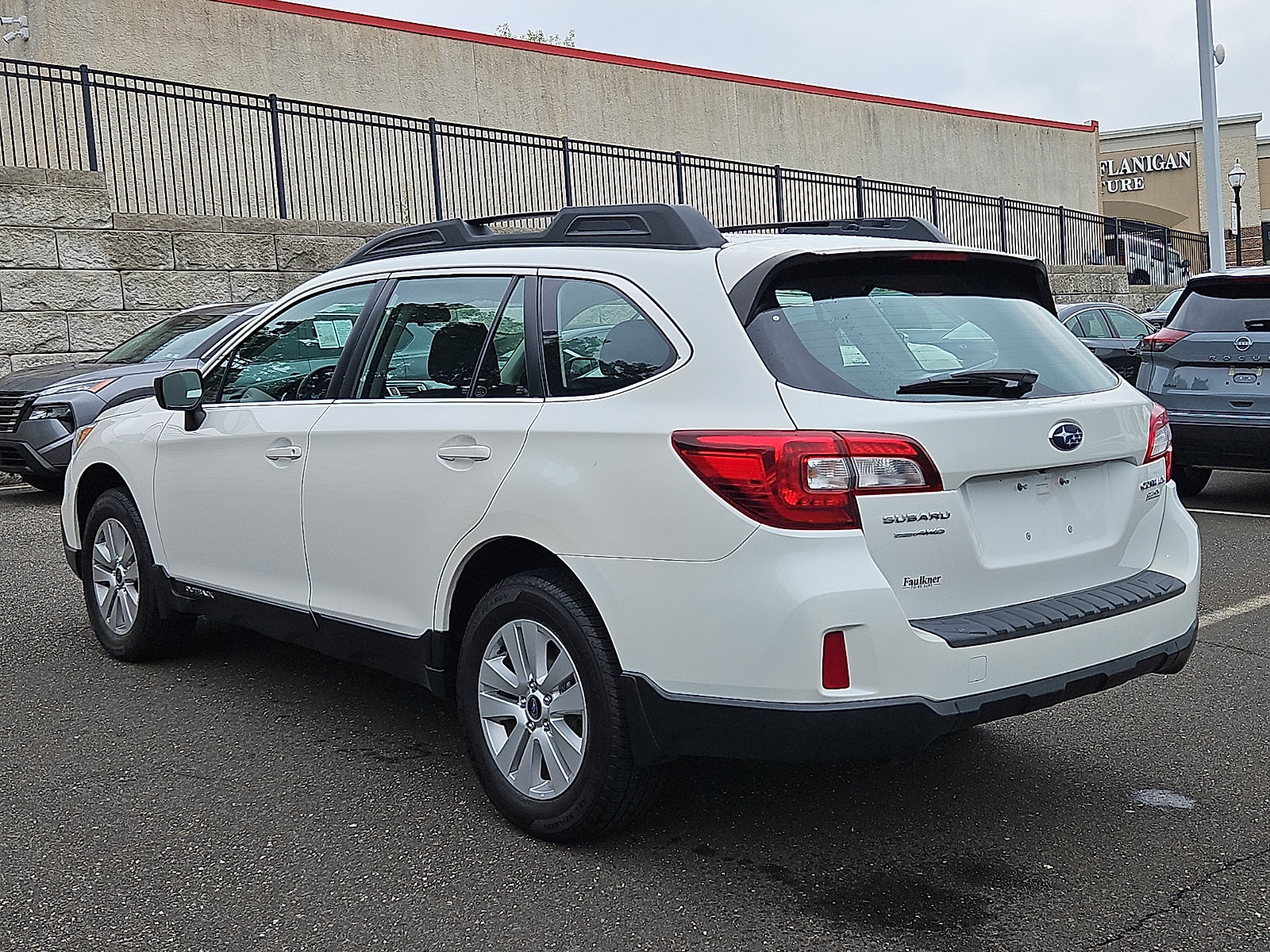 Used 2017 Subaru Outback 2.5i AWD/4WD image 4