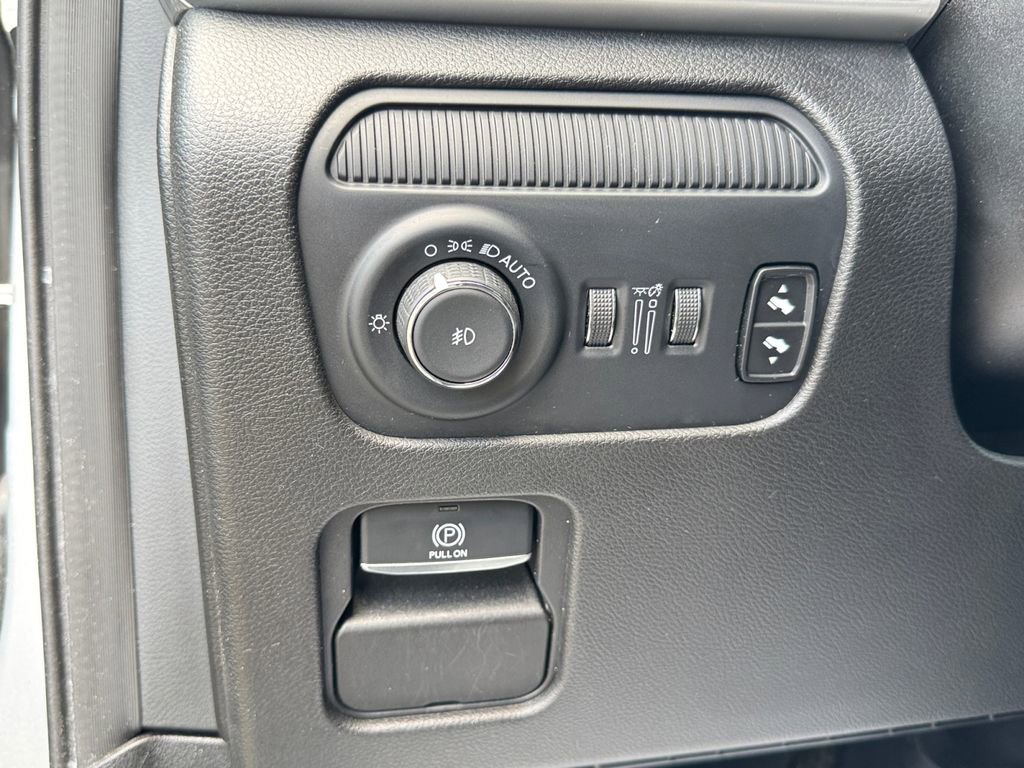 Used 2024 Jeep Wagoneer Series III AWD/4WD image 31