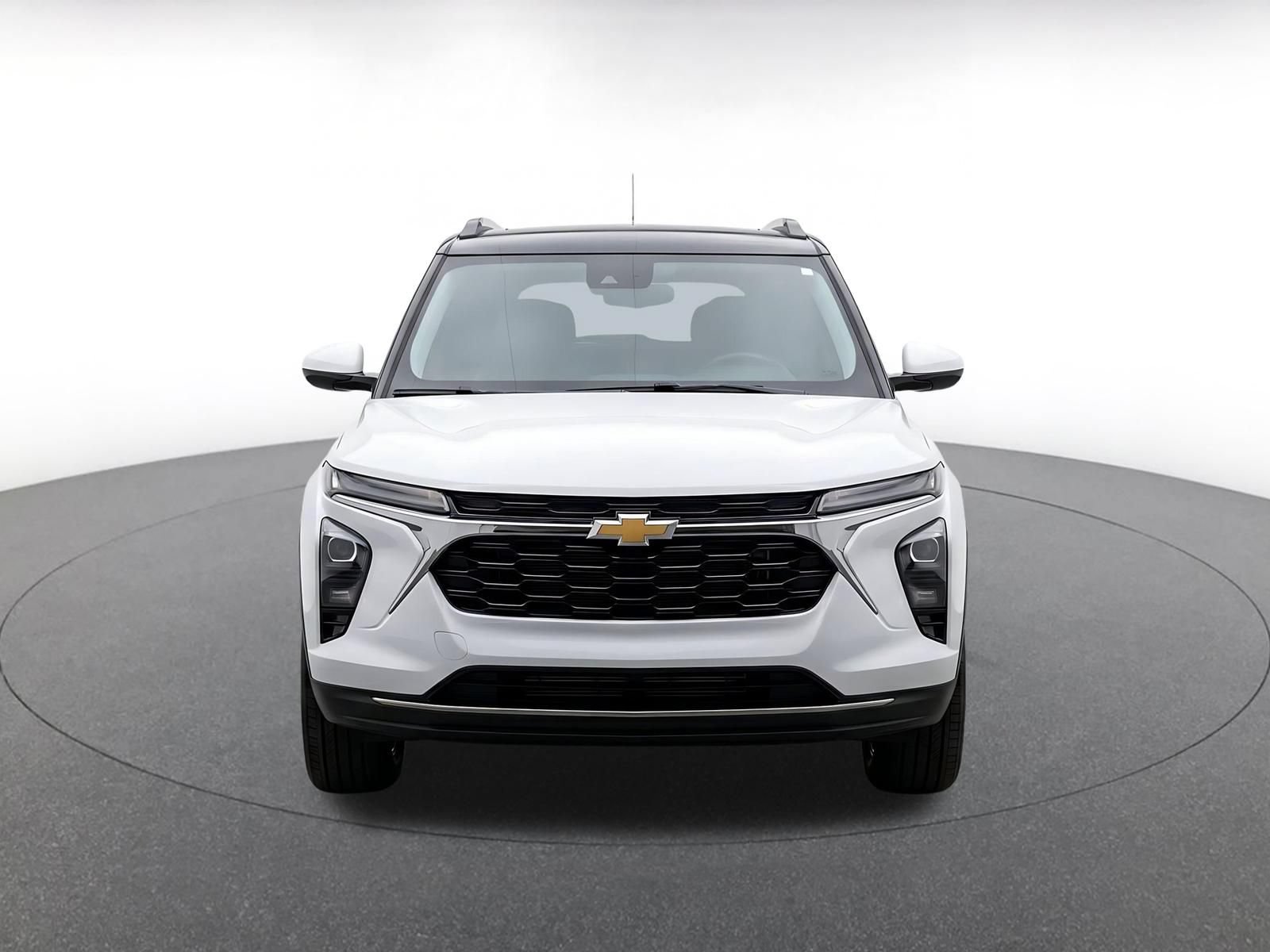 Used 2025 Chevrolet TrailBlazer LT FWD image 2