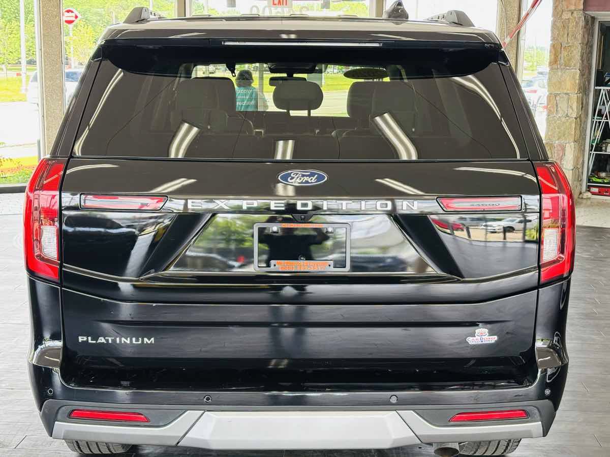 Used 2025 Ford Expedition Platinum w/ Driver's Package AWD/4WD image 9