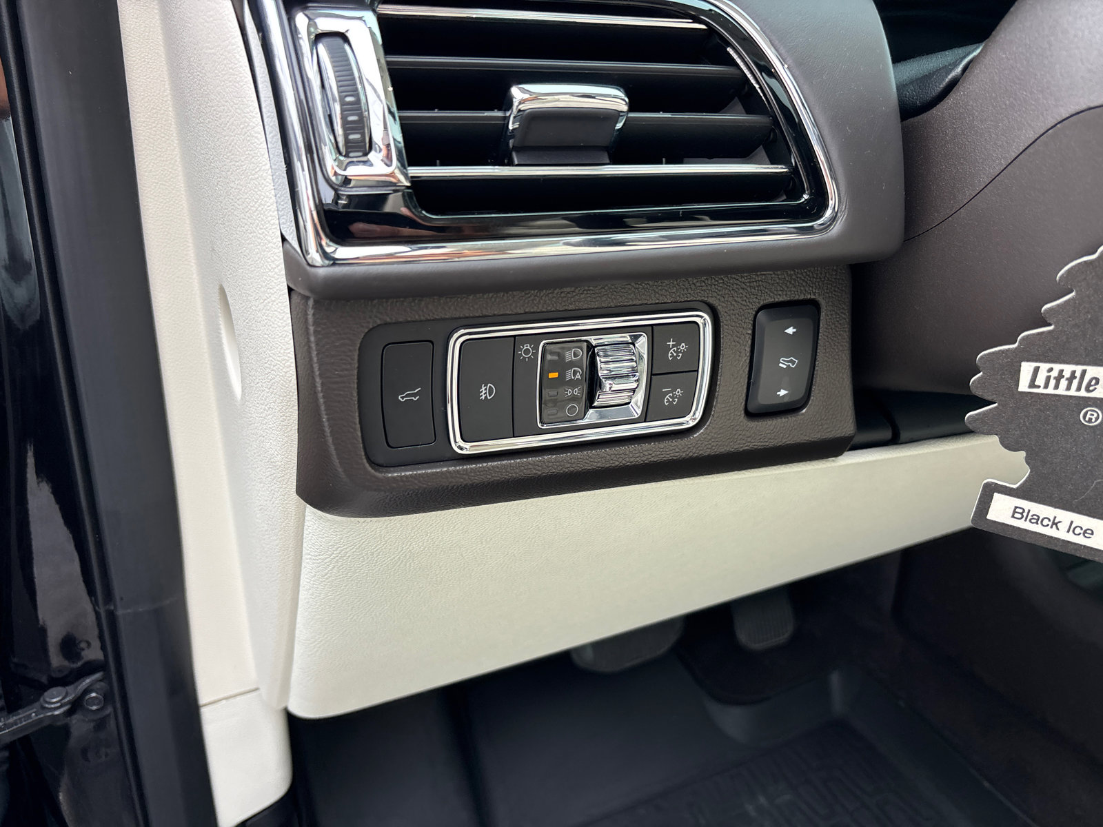 Used 2022 Lincoln Navigator Black Label AWD/4WD image 14