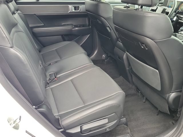 Used 2025 Hyundai Santa Fe SEL AWD/4WD image 17