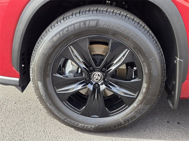 Certified 2024 Toyota Highlander XLE image 9