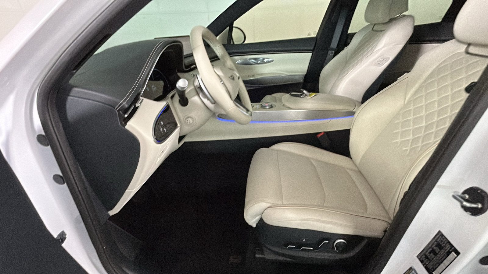 Used 2025 Genesis Electrified GV70 w/ Prestige Package AWD/4WD image 14
