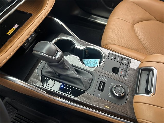 Used 2024 Toyota Highlander Platinum image 19