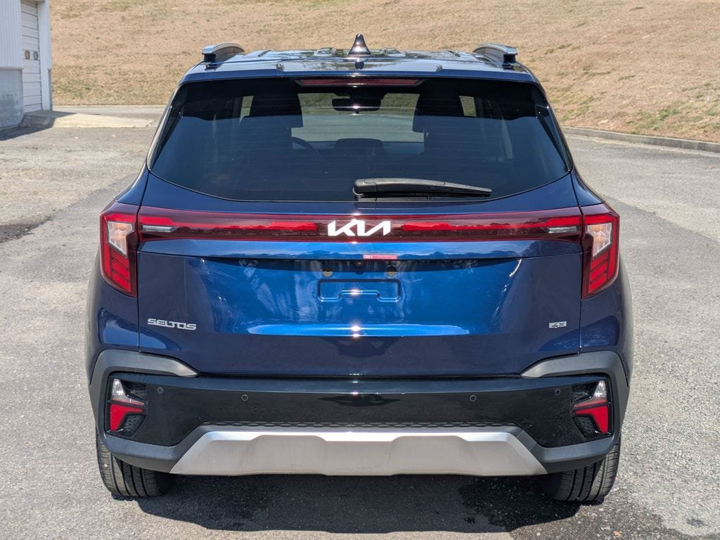 Used 2025 Kia Seltos EX AWD/4WD image 5
