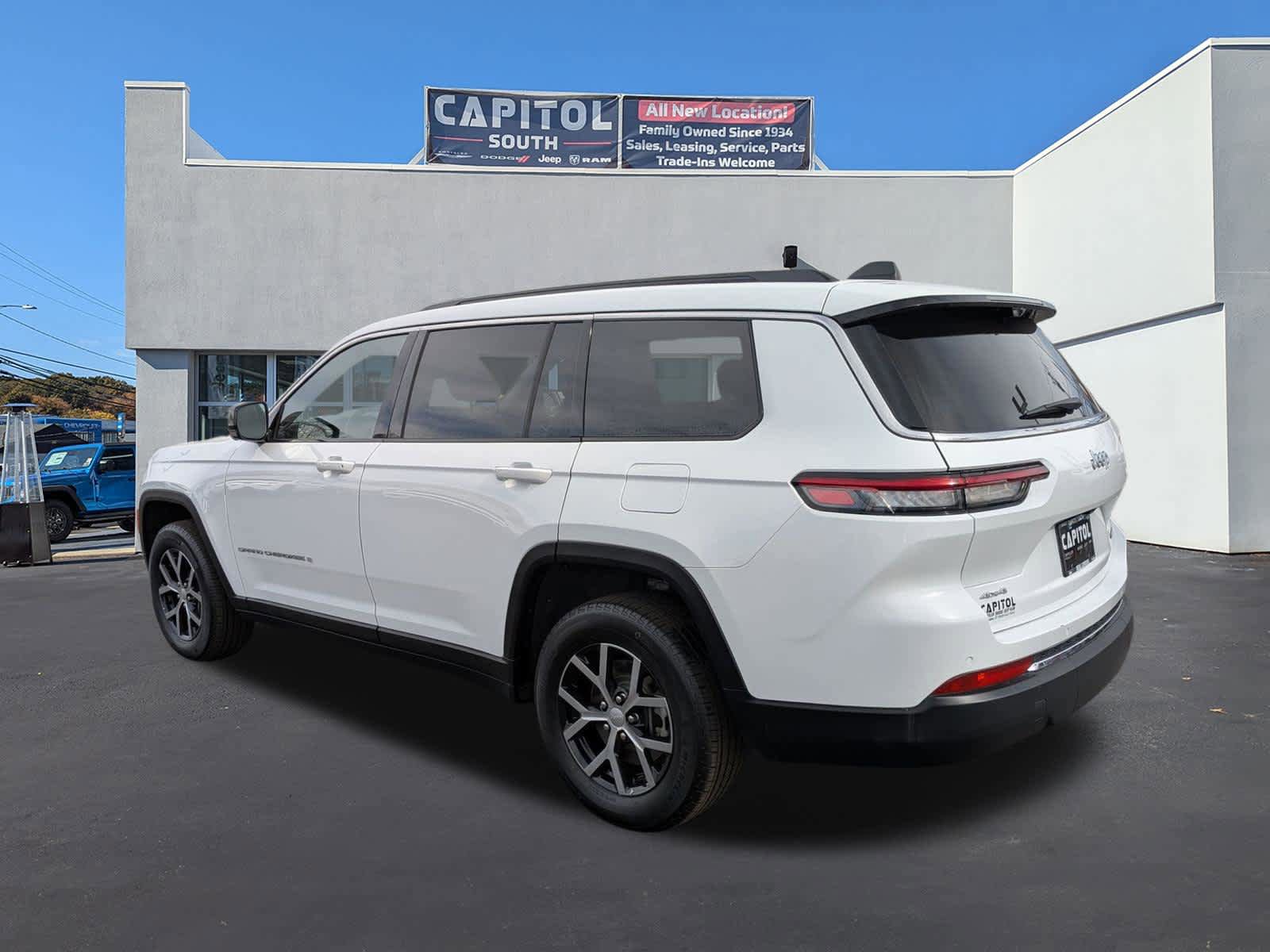 Used 2024 Jeep Grand Cherokee L Limited w/ Luxury Tech Group II image 4