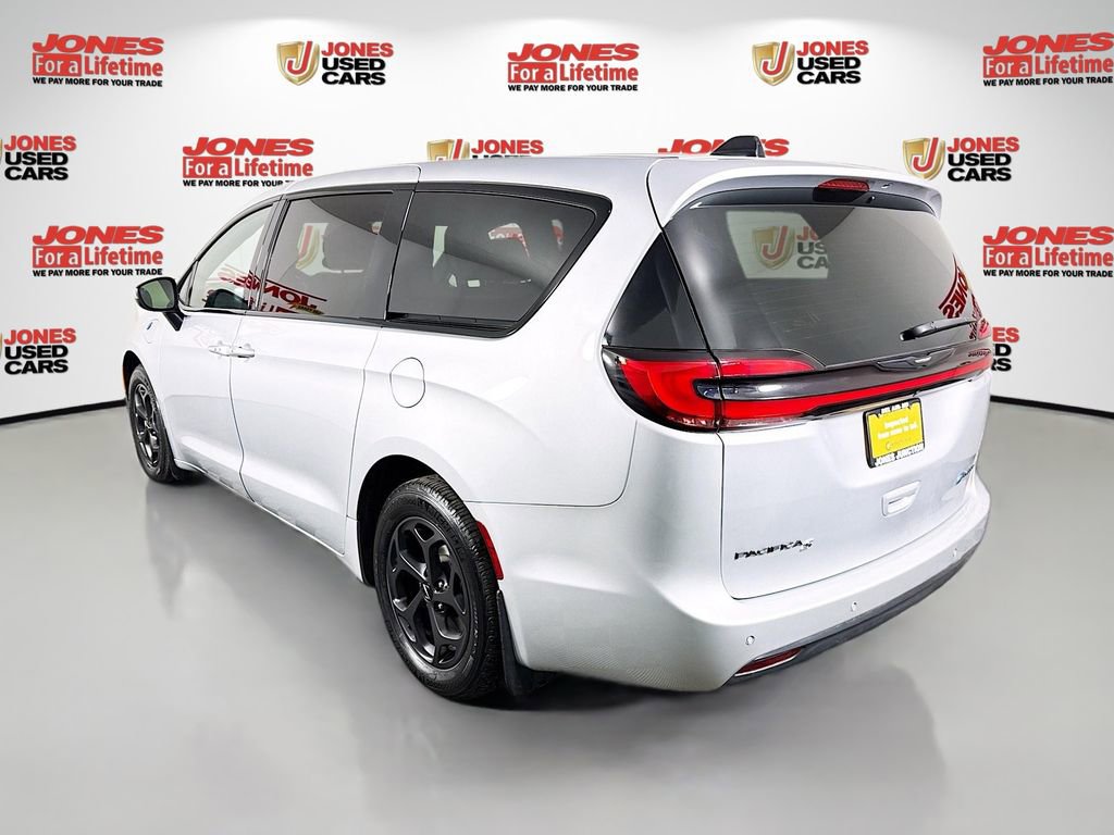 Used 2023 Chrysler Pacifica Touring-L w/ S Appearance Package image 2