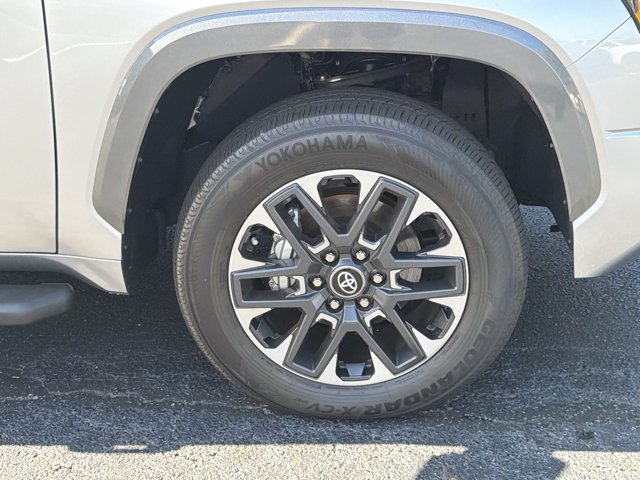 Used 2025 Toyota Tundra Limited AWD/4WD image 12
