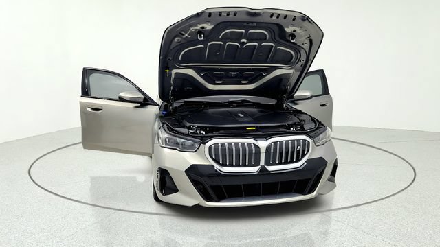 Used 2026 BMW i5 eDrive40 w/ M Sport Package RWD image 12