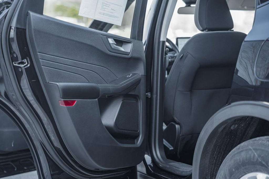 Used 2021 Ford Escape SE image 32