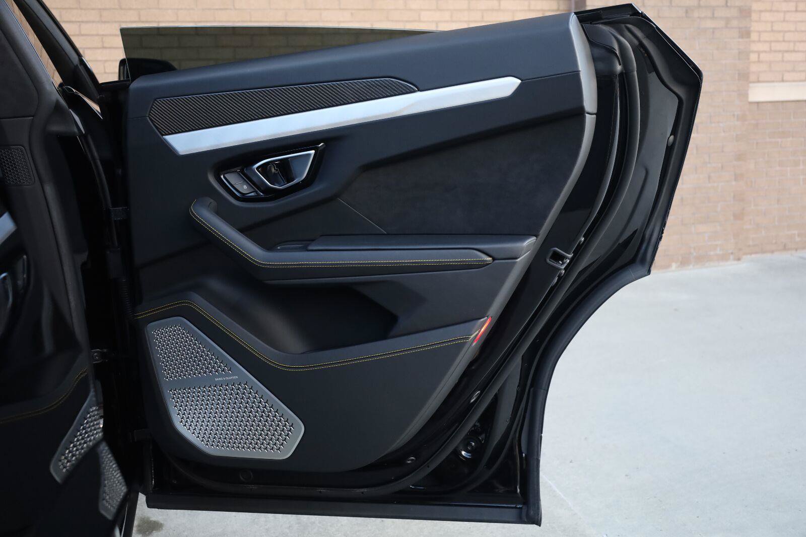 Used 2021 Lamborghini Urus AWD/4WD image 36