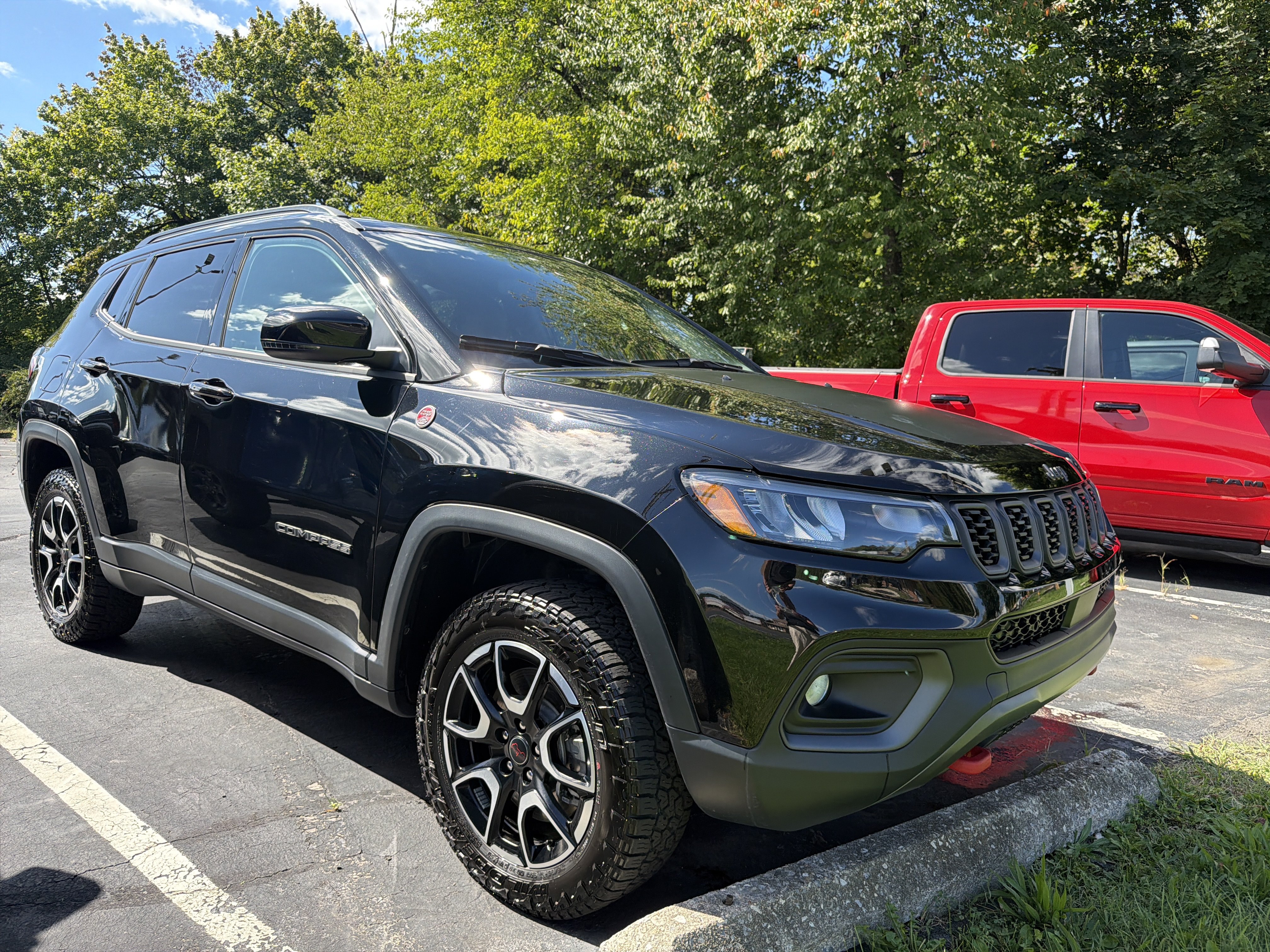 Certified 2025 Jeep Compass Trailhawk w/ Trailhawk Convenience Group AWD/4WD image 1