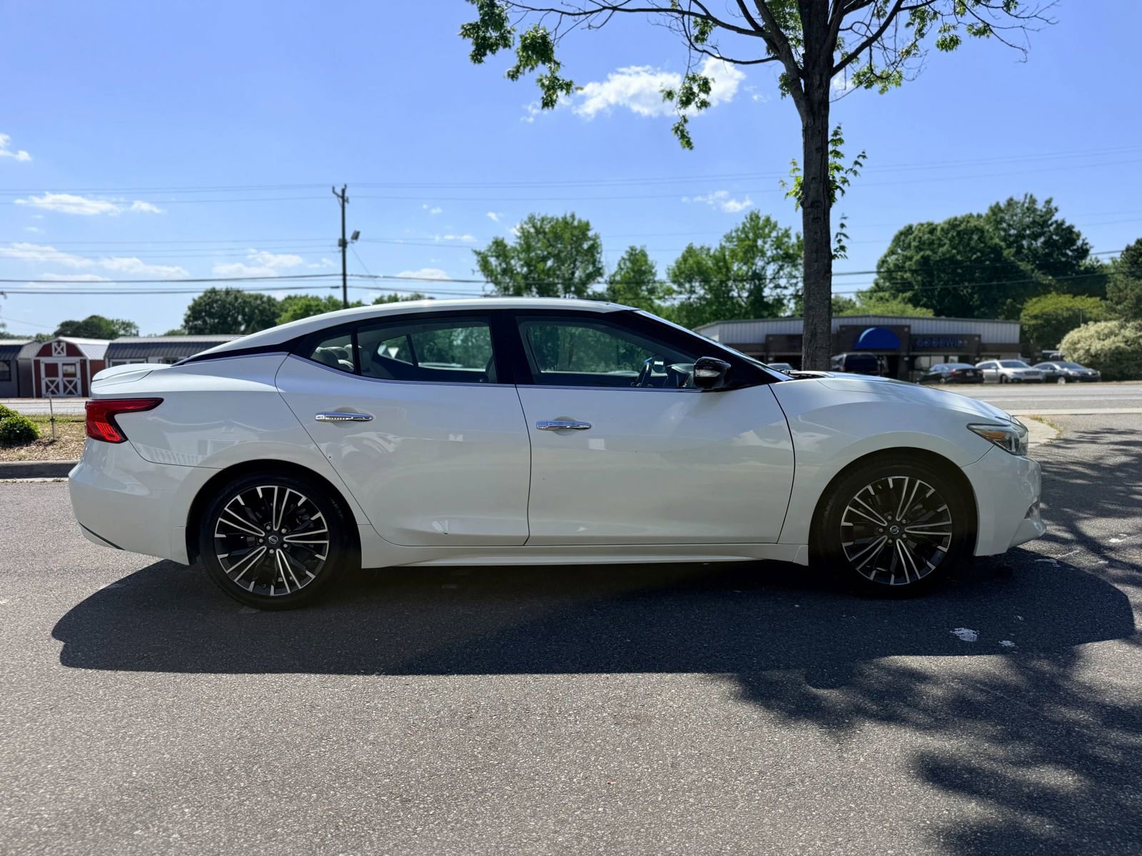 Used 2017 Nissan Maxima Platinum w/ Medallion Package FWD image 7