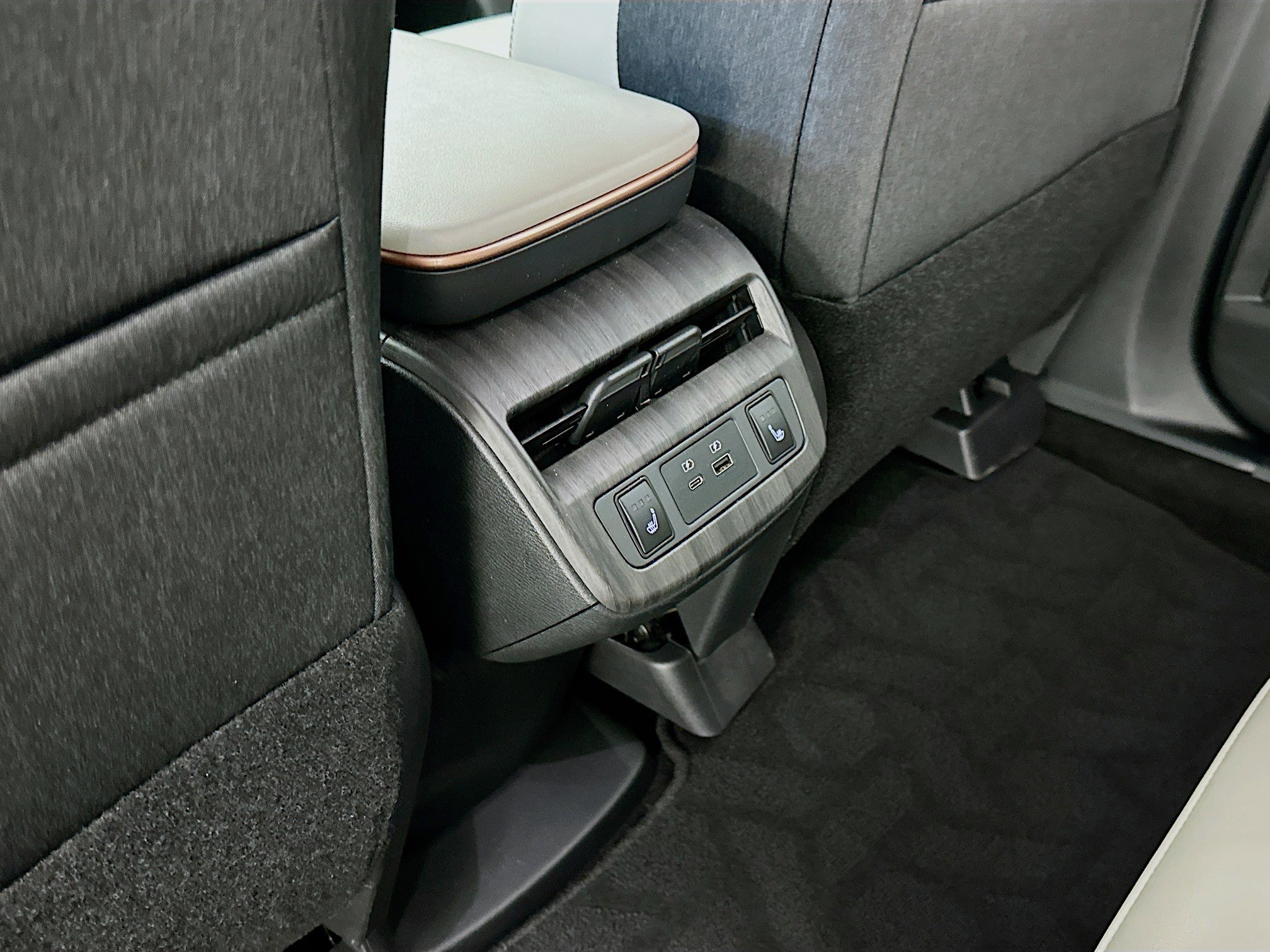 Used 2024 Nissan Ariya AWD image 29