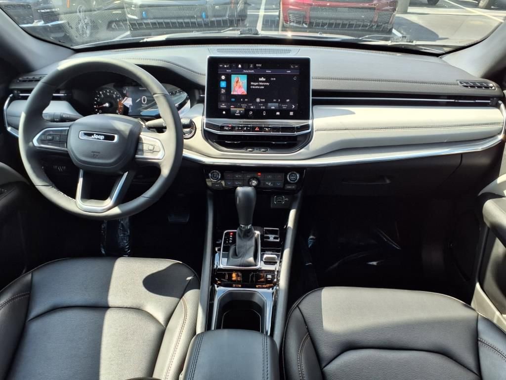 Used 2023 Jeep Compass Limited image 9