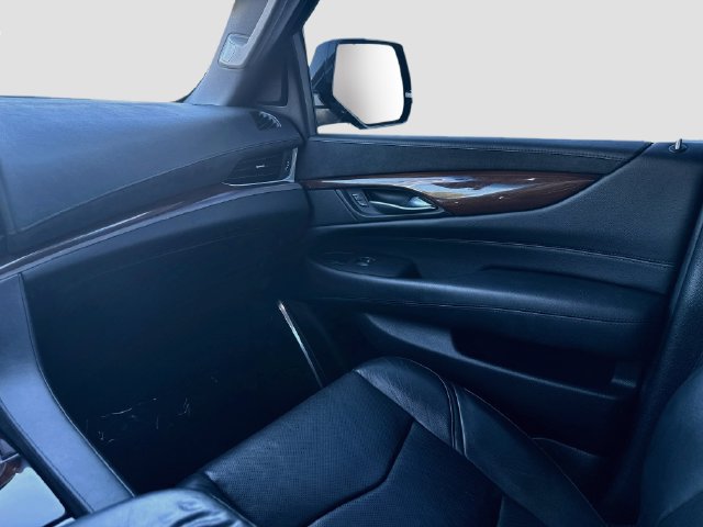 Used 2017 Cadillac Escalade Luxury AWD/4WD image 29
