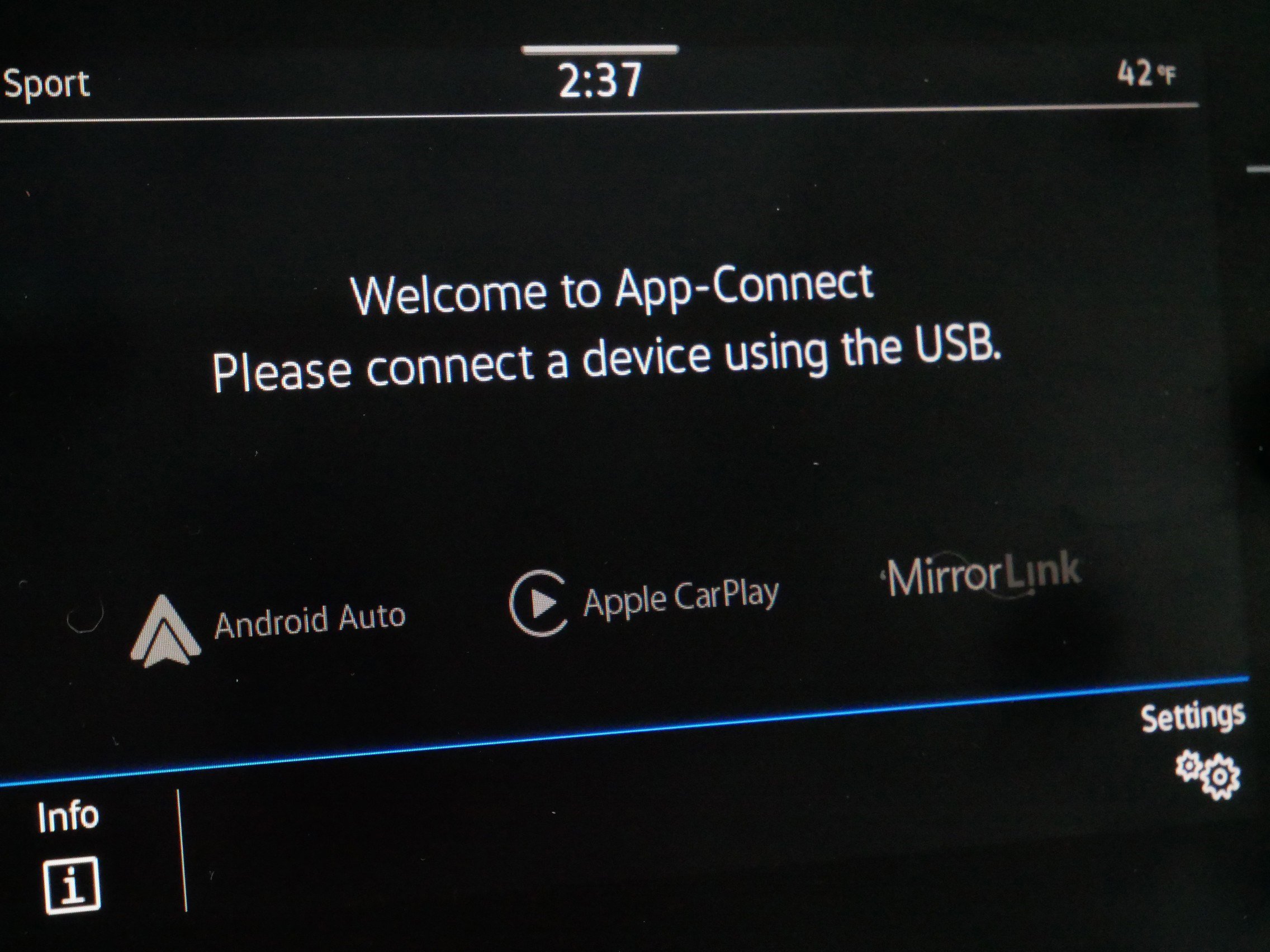 Used 2021 Volkswagen Tiguan SE w/ Panoramic Sunroof Package image 31