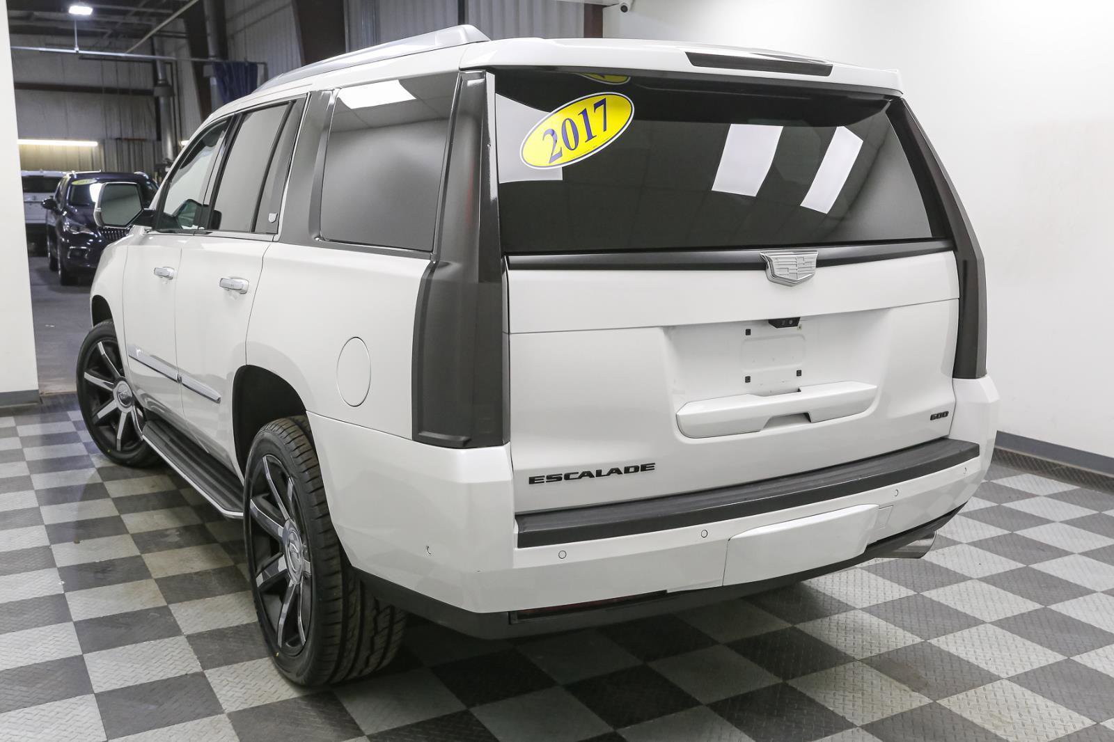Used 2017 Cadillac Escalade Luxury image 11