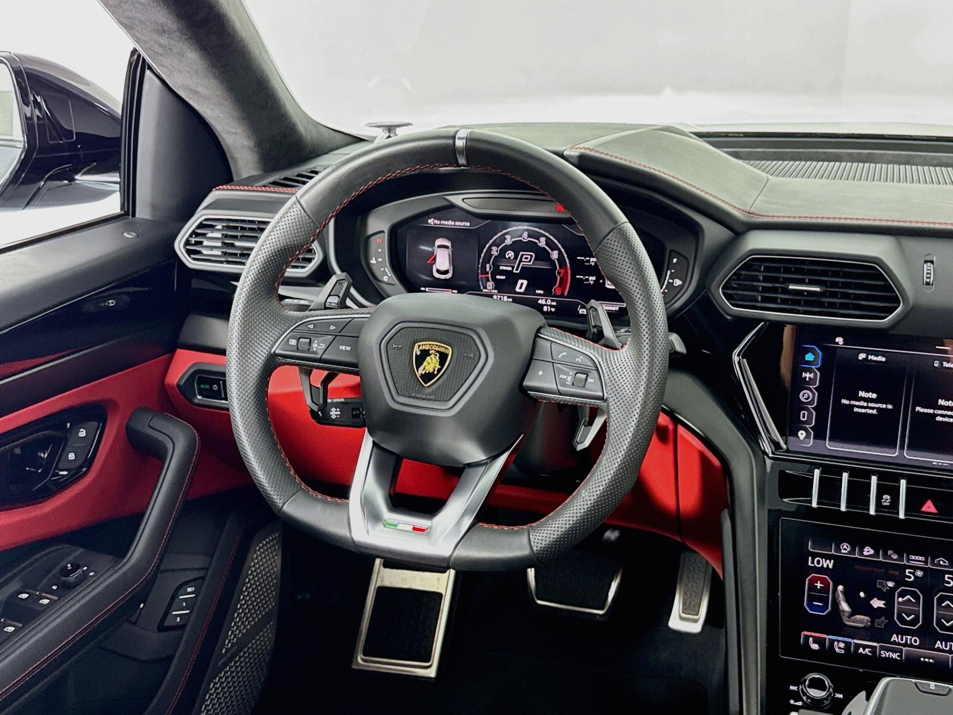 Used 2024 Lamborghini Urus S AWD/4WD image 41