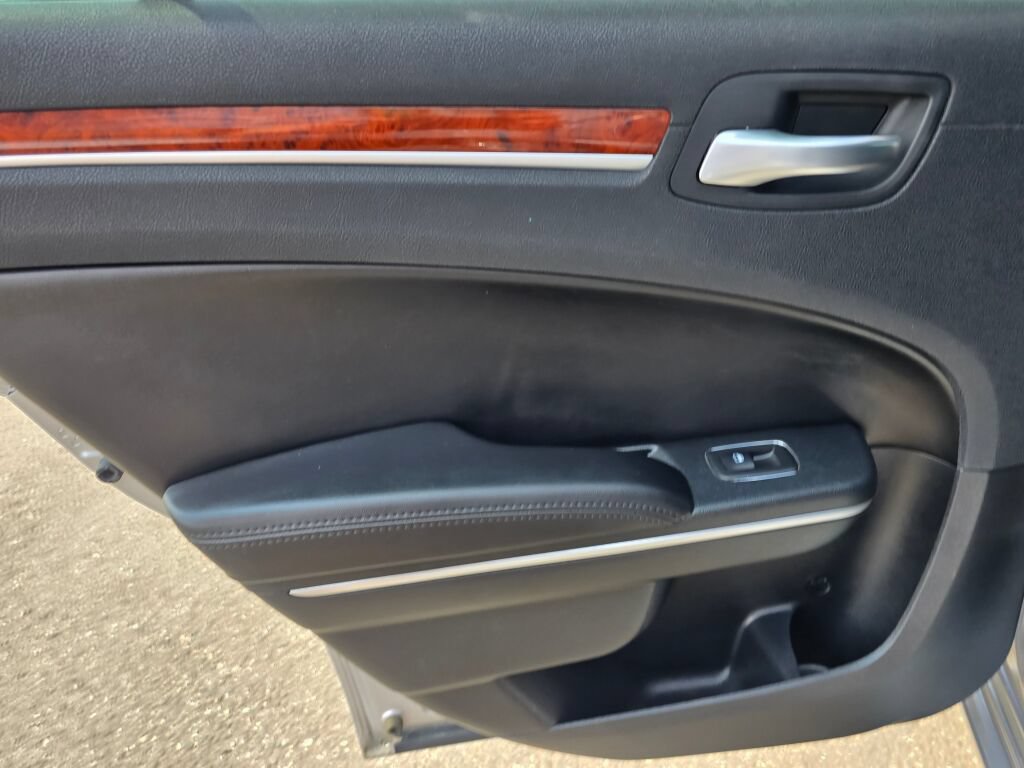 Used 2013 Chrysler 300 Touring w/ Driver Convenience Group RWD image 17