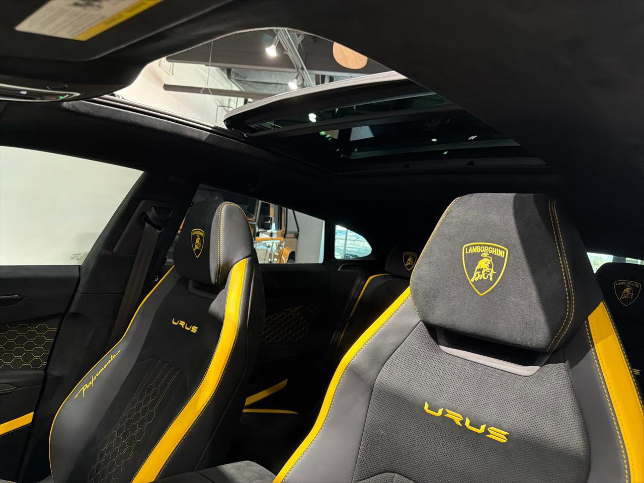 Used 2024 Lamborghini Urus Performante AWD/4WD image 26