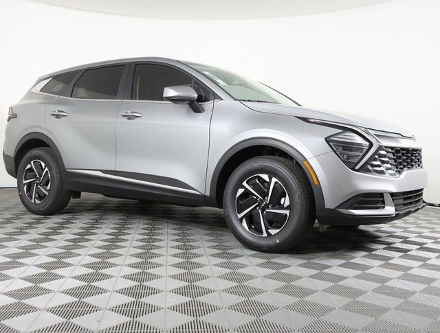 New 2025 Kia Sportage LX image 3
