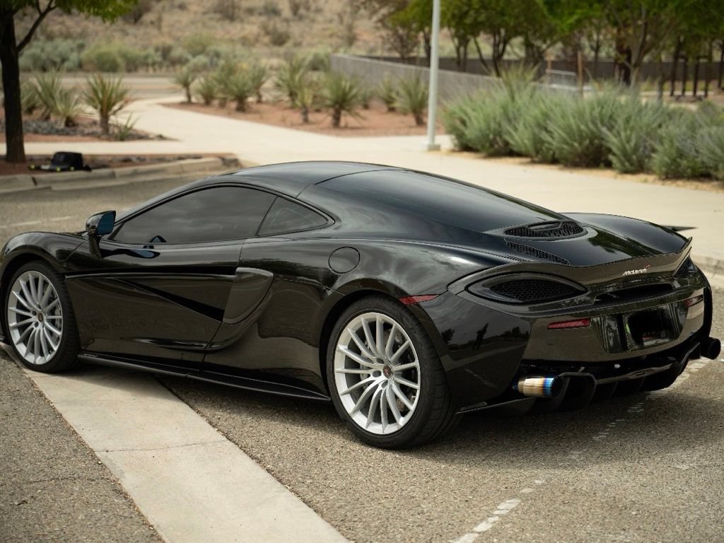 Used 2017 McLaren 570S RWD image 4