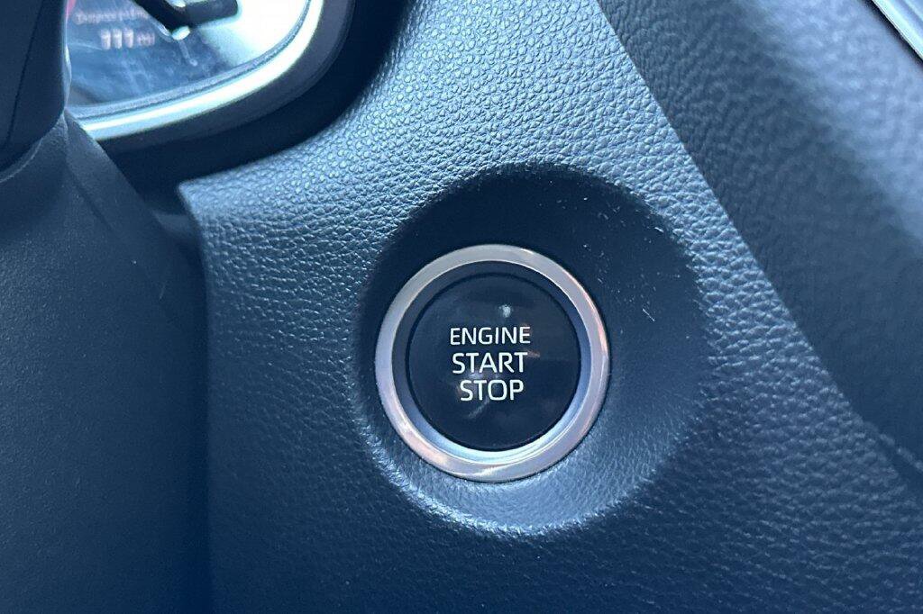 Used 2023 Toyota Corolla Cross XLE w/ Convenience Package FWD image 22