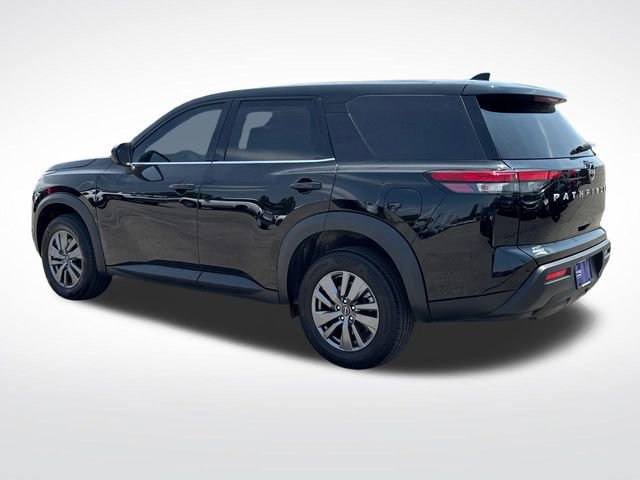 Used 2024 Nissan Pathfinder S AWD/4WD image 3