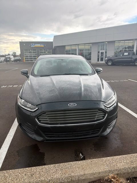 Used 2015 Ford Fusion SE FWD image 4