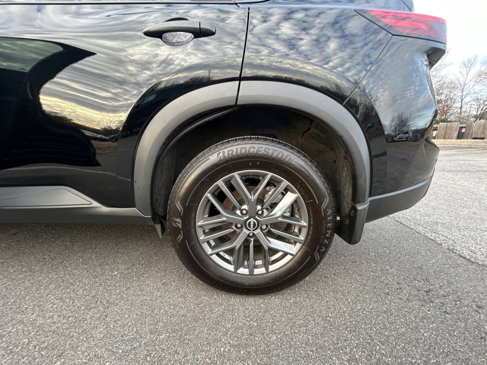 Used 2025 Nissan Rogue S image 22