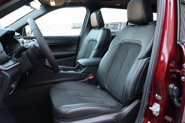 New 2025 Jeep Grand Cherokee Altitude w/ Trailer Tow Package image 10