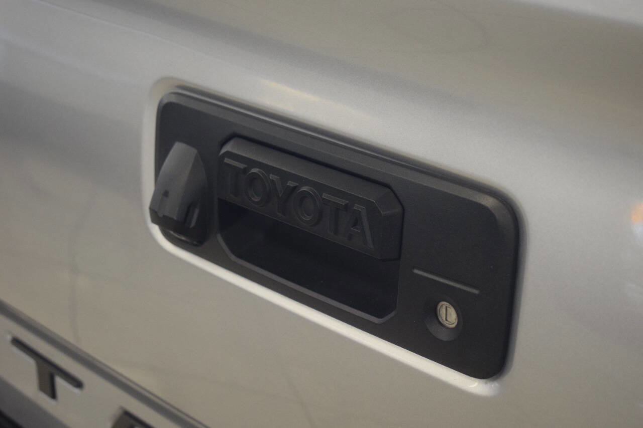 Used 2017 Toyota Tacoma TRD Off-Road image 36