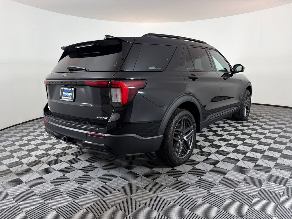 Used 2025 Ford Explorer ST-Line w/ Premium Package AWD/4WD image 3