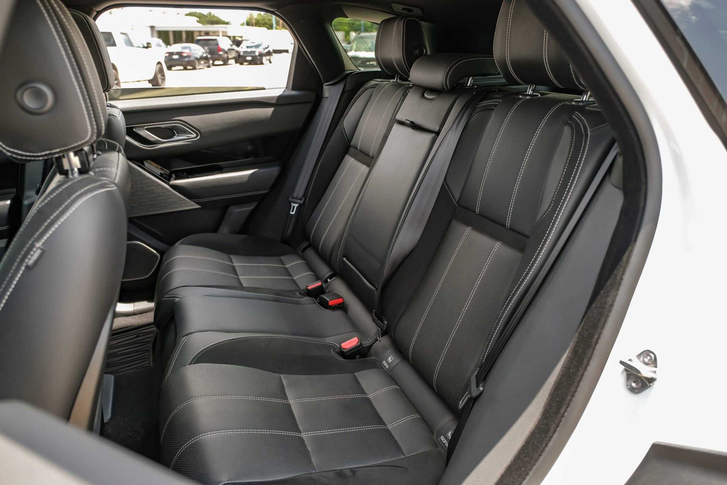 Used 2018 Land Rover Range Rover Velar R-Dynamic SE image 35