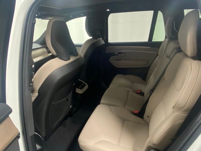 Used 2025 Volvo XC90 B6 Plus image 13