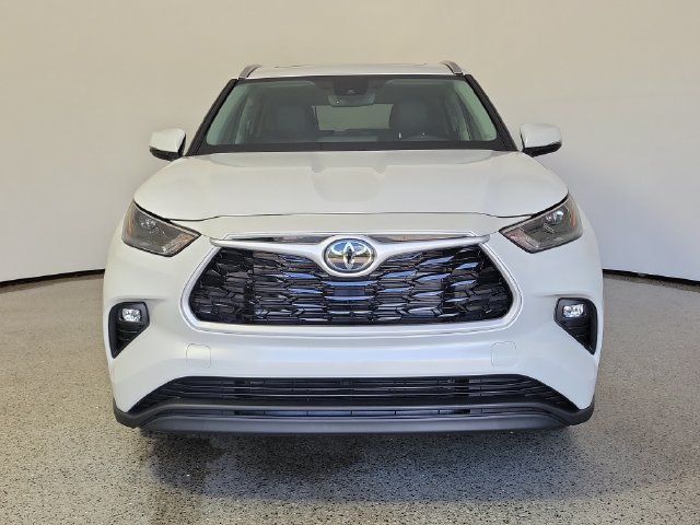 Certified 2026 Toyota Highlander XLE AWD/4WD image 3