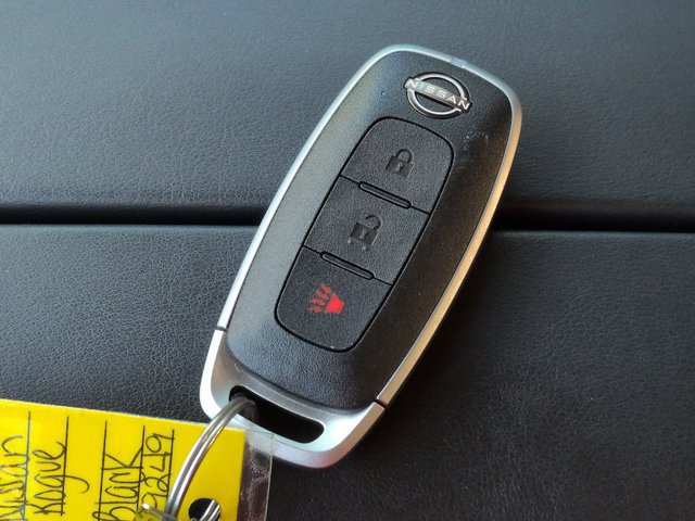 Used 2025 Nissan Rogue S FWD image 26