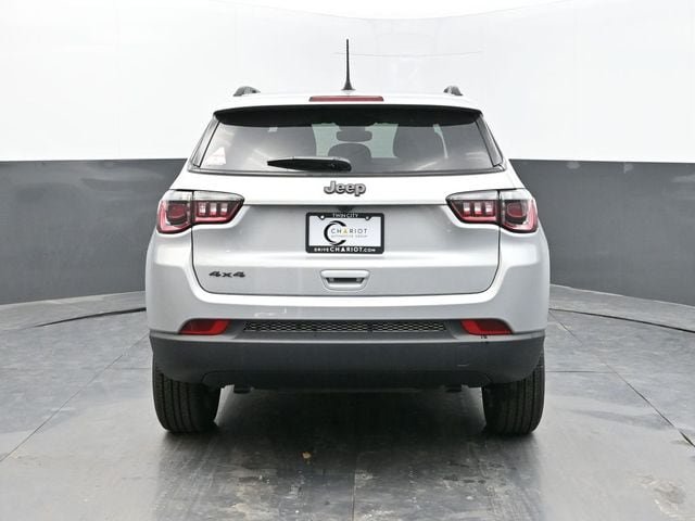 New 2025 Jeep Compass Latitude w/ Convenience Group AWD/4WD image 5