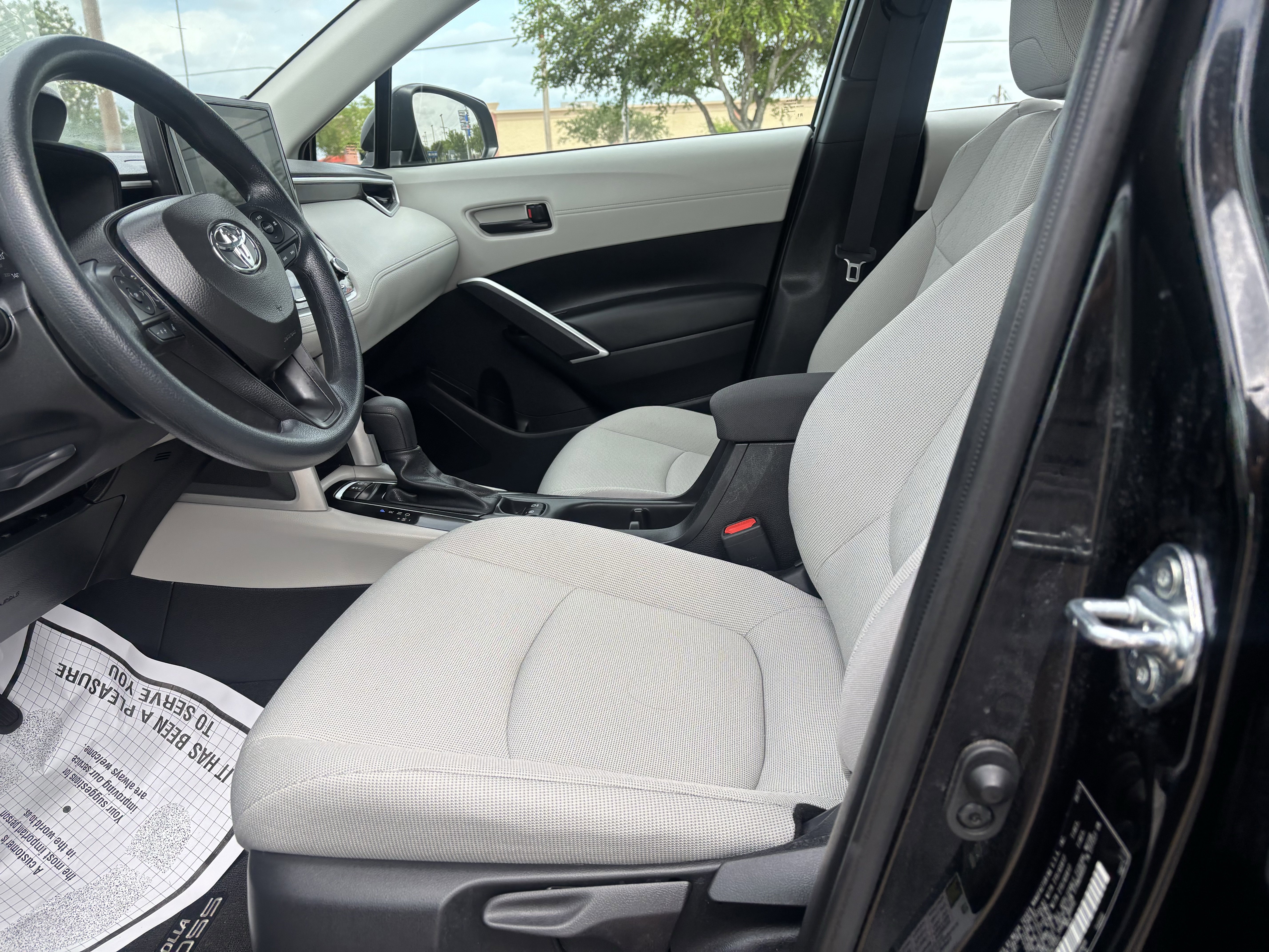 Used 2025 Toyota Corolla Cross L FWD image 10