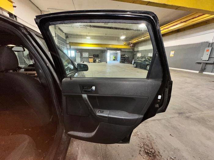 Used 2009 Ford Focus SES FWD image 28